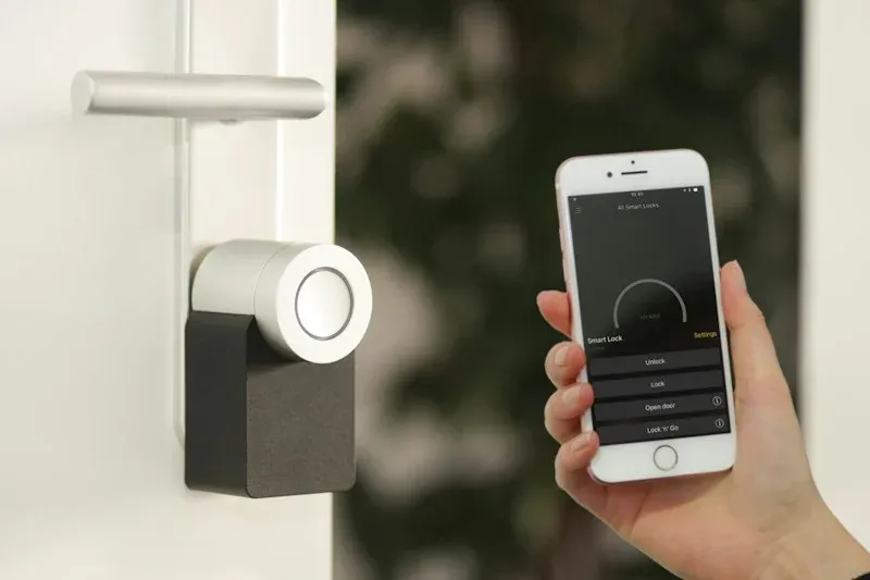 A building entry security device